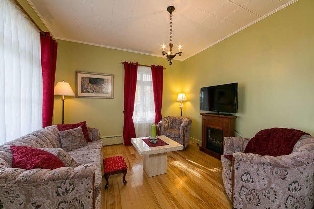 Auberge Gite Maison Des Lilas La Malbaie Exterior foto